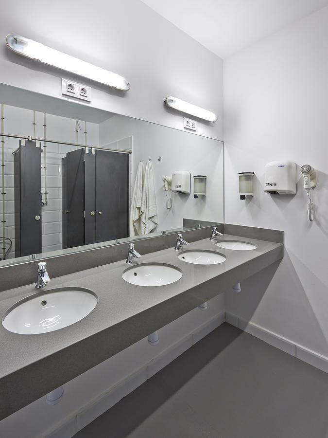 הוספיטלט דה יוברגאט Hola Hostal Collblanc מראה חיצוני תמונה